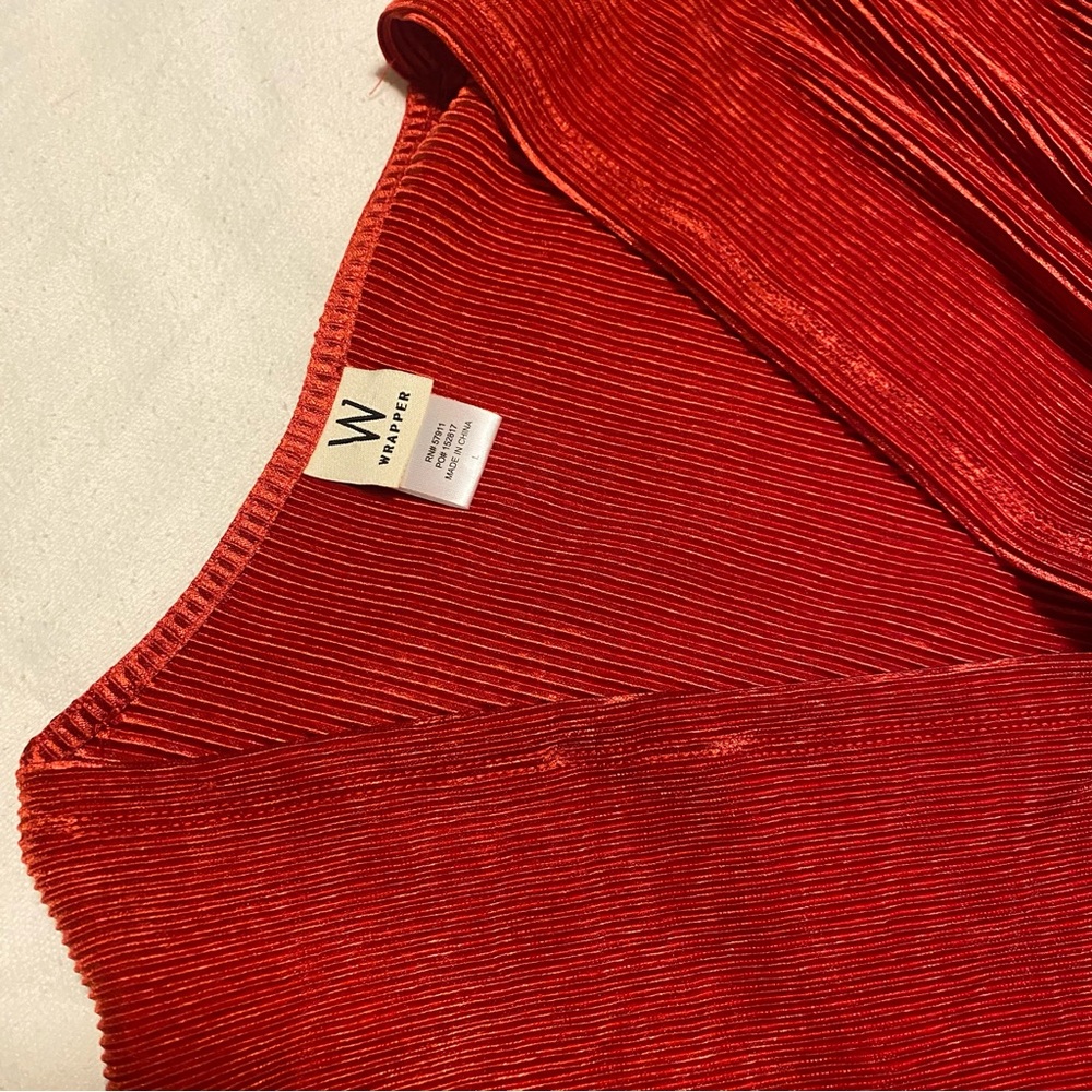 Red Top - Picture 2 of 5